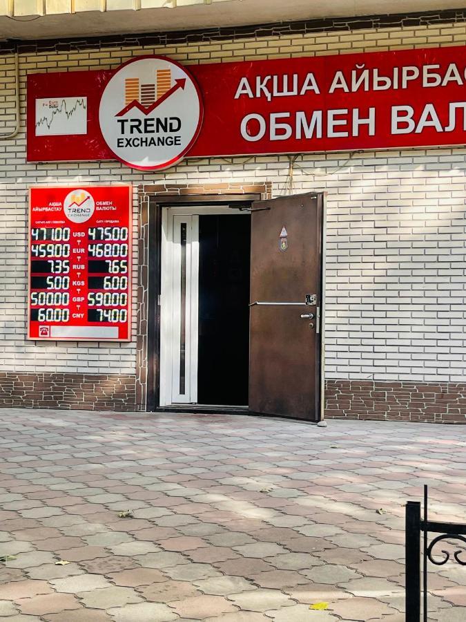 Уютная Квартира В Самом Сердце Алматы アルマトイ エクステリア 写真